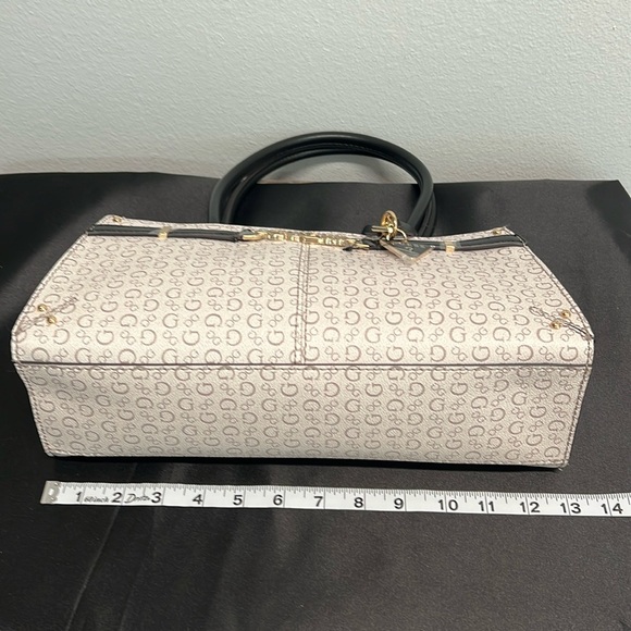 Guess | Classic Bag w/Iconic Logo Bag Charm, Matching Wallet & Dust Bag - Picture 10 of 16